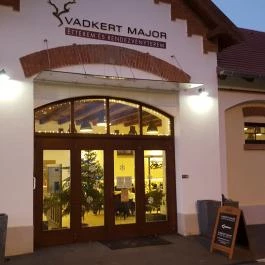 Vadkert Étterem, Sárvár - Külső kép