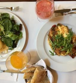 Két Szerecsen Kávéház & Bisztró