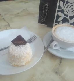 Léda Cukrászda & Kávéház