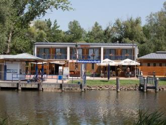 Port A/B Balatonmáriafürdô