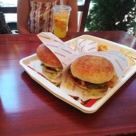 Hamburger Bár, Gyula - Étel/ital