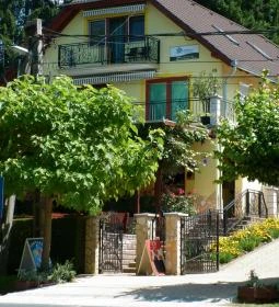 Nefelejcs Fagyizó & Apartmanház