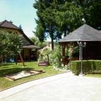 Nefelejcs Fagyizó & Apartmanház Kistolmács - Medence/kert