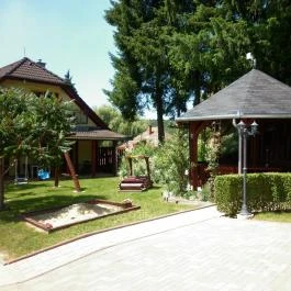 Nefelejcs Fagyizó & Apartmanház Kistolmács - Medence/kert