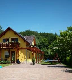 Nefelejcs Fagyizó & Apartmanház