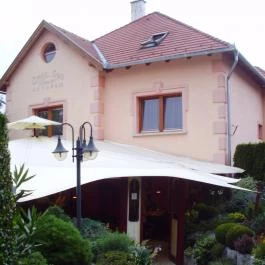 Öreg Sam Sörkert & Étterem, Szombathely - Külső kép