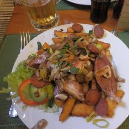 Öreg Sam Sörkert & Étterem, Szombathely - Étel/ital