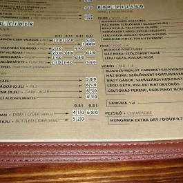 Semmi Extra & Egy Kis Kert, Budapest - Étel/ital