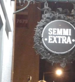 Semmi Extra & Egy Kis Kert