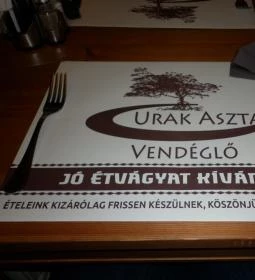 Urak Asztala Vendéglő