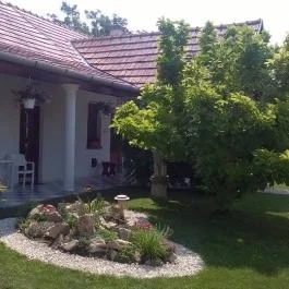 Kék Sziget Pihenőház Abádszalók - Medence/kert