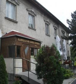  Kastélydomb Kávézó és Étterem
