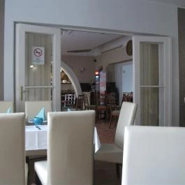  Kastélydomb Kávézó és Étterem Várpalota - Belső