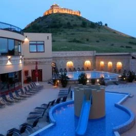 Hotel Kapitány Superior Wellness Sümeg - Medence/kert
