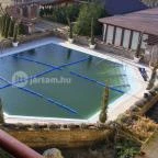 Bonita Apartman Hotel Cserkeszőlő - Medence/kert