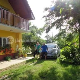 Nyugi Tanya, Magyartés - Külső kép