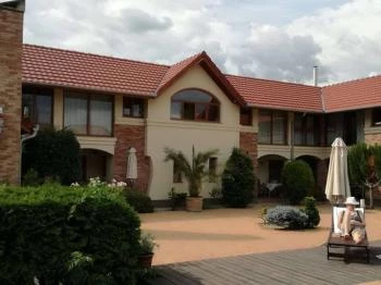 Erdei Wellness Vendégházak Ópusztaszer