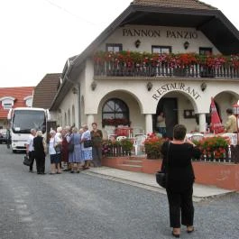 Hotel Pannon Étterem Pannonhalma - Külső kép