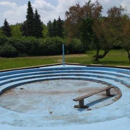 Hotel Regatta Szigetmonostor - Medence/kert