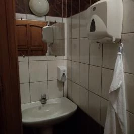 Háromforrás Étterem Kőkapu , Nagyhuta - Mosdó