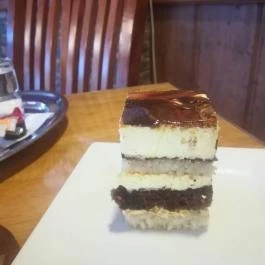 Maroni Cukrászda Pomáz - Étel/ital