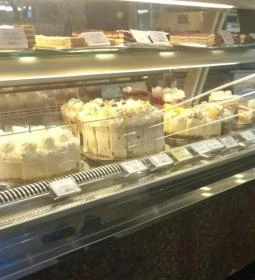 Tácsik Pékség & Fagyizó