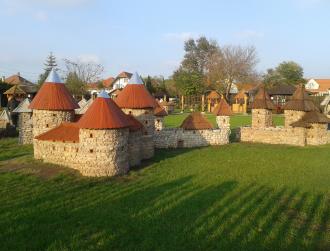 Várpark és Skanzen