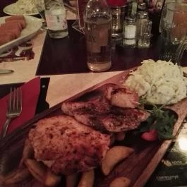  Perkovátz Ház English Pub & Restaurant, Sopron - Étel/ital