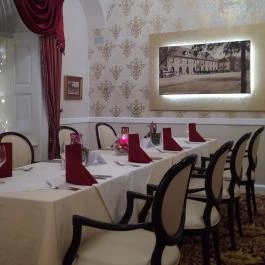 Hotel Kristály & Esterházy Étterem, Tata - Belső