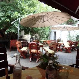  Borbirodalom Pannonhalma Étterem & Udvarház, Pannonhalma - Külső kép