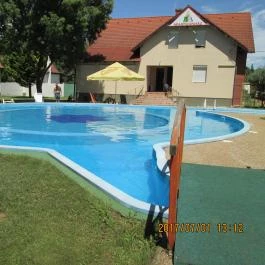 Wellness Hotel Szindbád Balatonszemes - Medence/kert