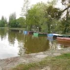 Angolkert Tata - Egyéb