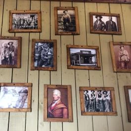 Henryx Western City Császár - Egyéb