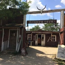 Henryx Western City Császár - Egyéb