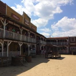 Henryx Western City Császár - Egyéb