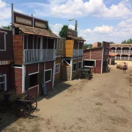 Henryx Western City Császár - Egyéb