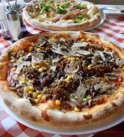 Lávakövi Pizzéria