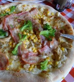 Lávakövi Pizzéria