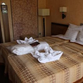 Mesés Shiraz Hotel Egerszalók - Szobák