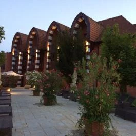 Mesés Shiraz Hotel Egerszalók - Külső kép