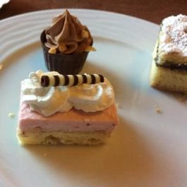 Mesés Shiraz Hotel Egerszalók - Vendéglátás