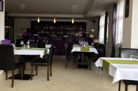 Morado Cafe & Restaurant Tata