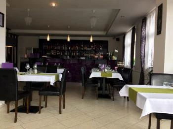 Morado Cafe & Restaurant Tata