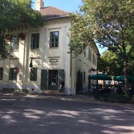 Százéves Cukrászda Gyula - Külső kép