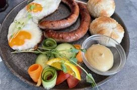 Vekker Cafe Tata