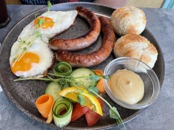 Vekker Cafe Tata