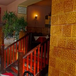 Kisinóc Sörkert & Étterem, Kóspallag - Belső