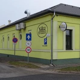 Yellow Pub Étterem Gödöllő - Külső kép