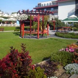 Wellness Hotel Katalin, Gyenesdiás - Medence/kert