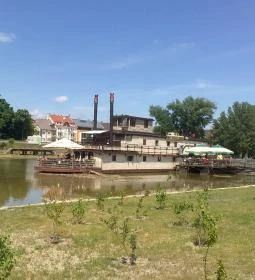 Westy Hajó Étterem & Pub